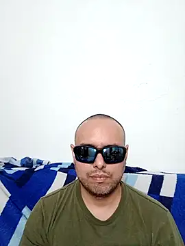 Snapshot of ElSunEagle chatting on 13, 5, 2026 ElSunEagle online show from 13, 5, 2026