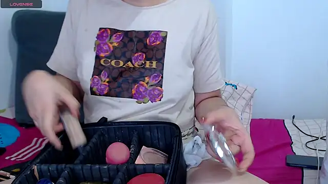 sofi-rojas1 online show from 16, 1, 2026