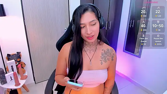 Snapshot of LouaneBourVip chatting on 14, 12, 2025 LouaneBourVip online show from 14, 12, 2025