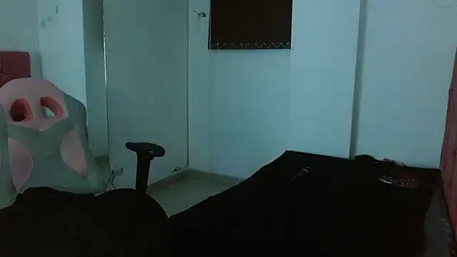 miahernadez303av online show from 27, 2, 2025