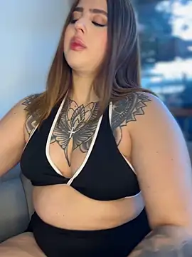 Snapshot of ValerieHilton chatting on 25, 10, 2025 ValerieHilton online show from 25, 10, 2025