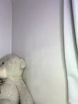 Snapshot of ValerieHilton chatting on 27, 11, 2025 ValerieHilton online show from 27, 11, 2025