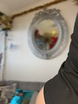 Snapshot of ValerieHilton chatting on 19, 12, 2025 ValerieHilton online show from 19, 12, 2025