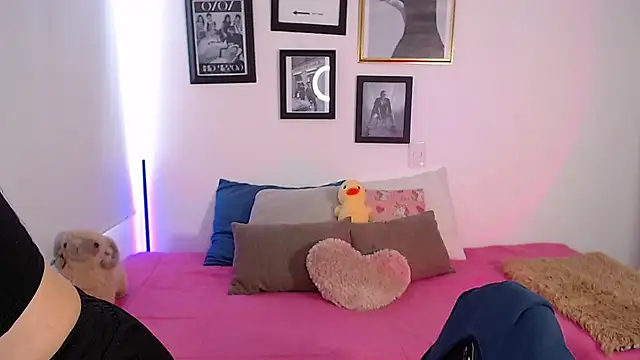 lilyy evanss online show from 9, 1, 2025