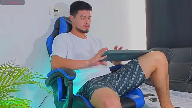 EdwardRoss  online show from 30, 10, 2025