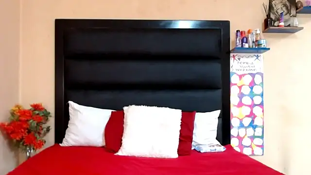 Snapshot of LongPussyLipsxx chatting on 7, 2, 2025 LongPussyLipsxx online show from 7, 2, 2025