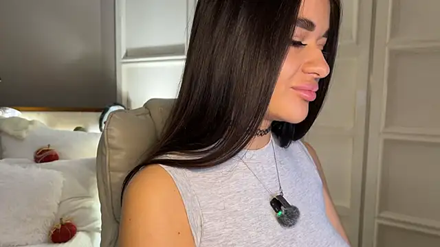 UrLillShy online show from 25, 10, 2025