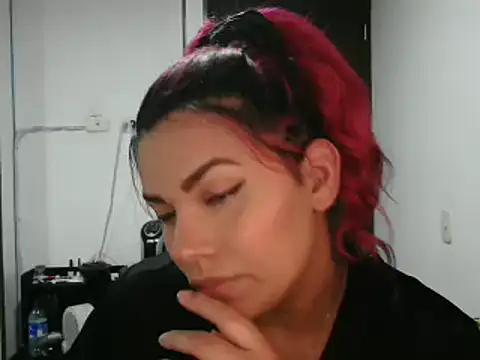 Snapshot of CarolinaRincon chatting on 22, 2, 2025 CarolinaRincon online show from 22, 2, 2025