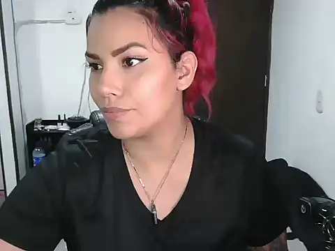 Snapshot of CarolinaRincon chatting on 23, 2, 2025 CarolinaRincon online show from 23, 2, 2025