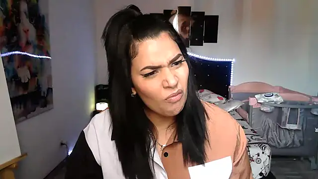 Snapshot of CarolinaRincon chatting on 1, 10, 2025 CarolinaRincon online show from 1, 10, 2025