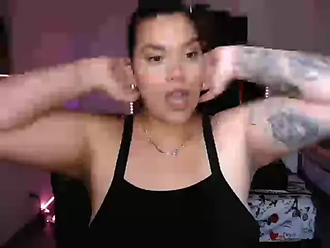 Snapshot of CarolinaRincon chatting on 10, 10, 2025 CarolinaRincon online show from 10, 10, 2025