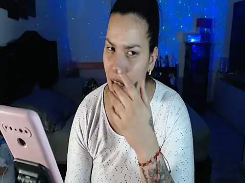 Snapshot of CarolinaRincon chatting on 10, 11, 2025 CarolinaRincon online show from 10, 11, 2025