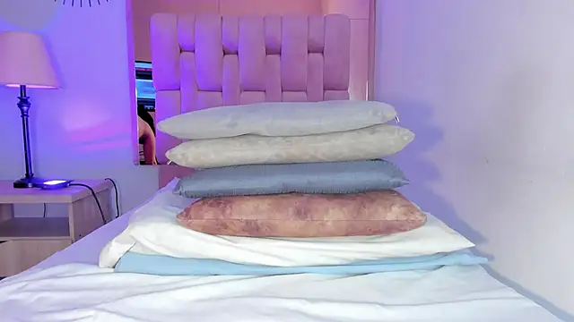 Snapshot of Voluptupus-girl chatting on 10, 3, 2025 Voluptupus-girl online show from 10, 3, 2025