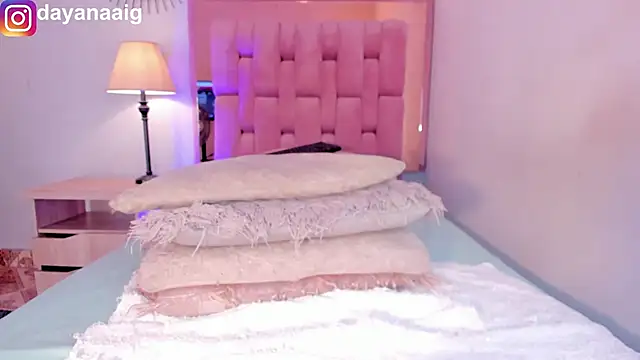 Snapshot of Voluptupus-girl chatting on 4, 10, 2025 Voluptupus-girl online show from 4, 10, 2025