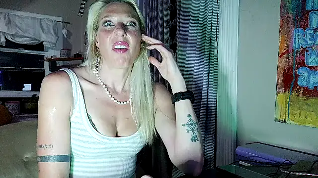 Snapshot of Glamazonx chatting on 4, 6, 2026 Glamazonx online show from 4, 6, 2026