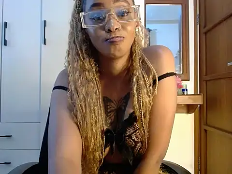 queencydoll online show from 3, 6, 2026