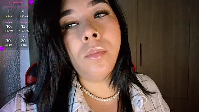 Snapshot of leahtemptation3 chatting on 19, 12, 2025 leahtemptation3 online show from 19, 12, 2025