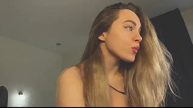 Snapshot of hotexclusive_ chatting on 7, 3, 2025 hotexclusive online show from 7, 3, 2025