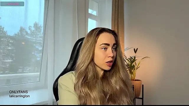 Snapshot of hotexclusive_ chatting on 20, 10, 2025 hotexclusive online show from 20, 10, 2025