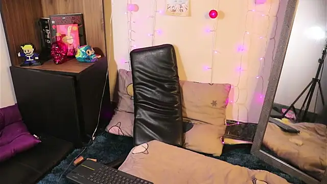  lucy white  online show from 22, 1, 2025