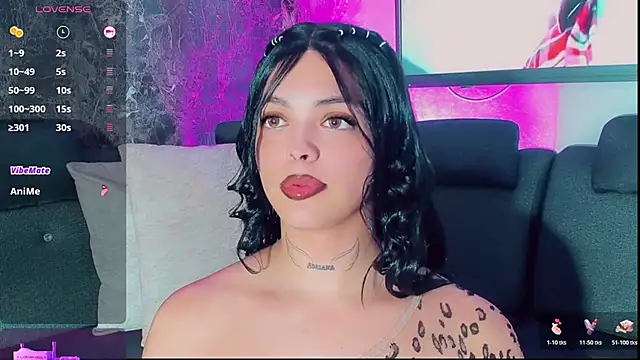 Emmaa Saenz  online show from 2, 11, 2025