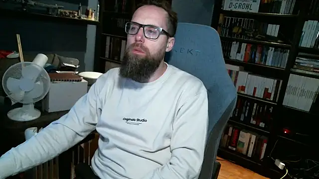 Snapshot of MeSteff chatting on 13, 12, 2024 MeSteff online show from 13, 12, 2024