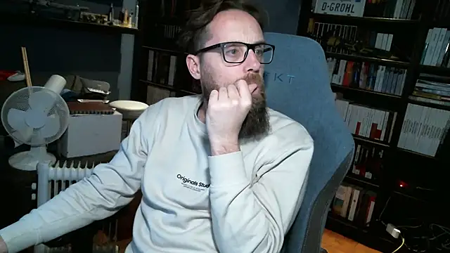 Snapshot of MeSteff chatting on 17, 12, 2024 MeSteff online show from 17, 12, 2024