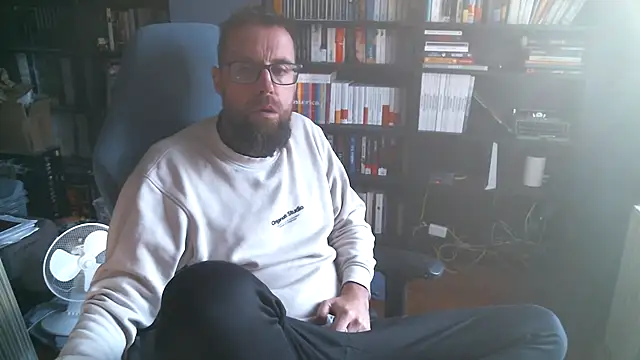 Snapshot of MeSteff chatting on 28, 9, 2025 MeSteff online show from 28, 9, 2025