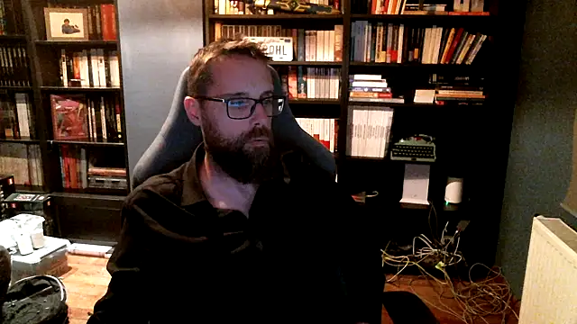 Snapshot of MeSteff chatting on 12, 10, 2025 MeSteff online show from 12, 10, 2025