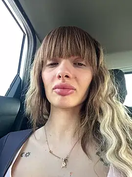 Snapshot of ButterflyLeah chatting on 10, 3, 2025 ButterflyLeah online show from 10, 3, 2025