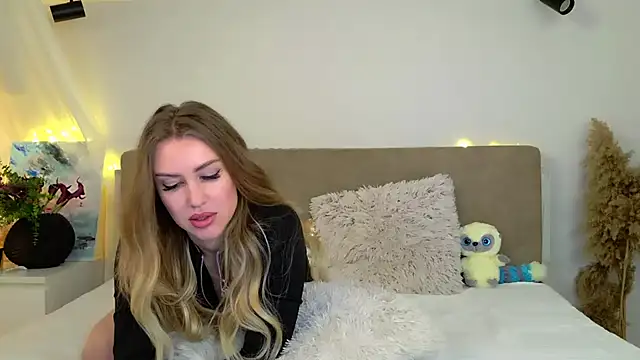 LuisaSin online show from 3, 3, 2026