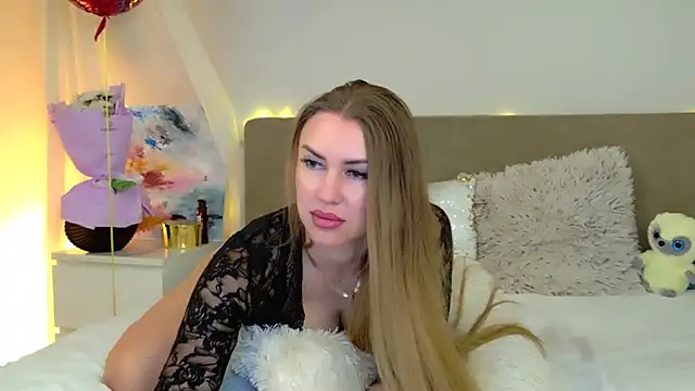 Snapshot of LuisaSin chatting on 8, 6, 2026 LuisaSin online show from 8, 6, 2026