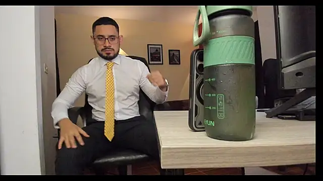 Snapshot of thesexlawyer1 chatting on 5, 12, 2025 thesexlawyer1 online show from 5, 12, 2025