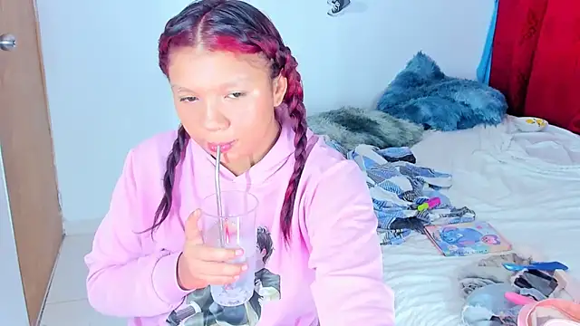 Emily Coper18 online show from 28, 9, 2025