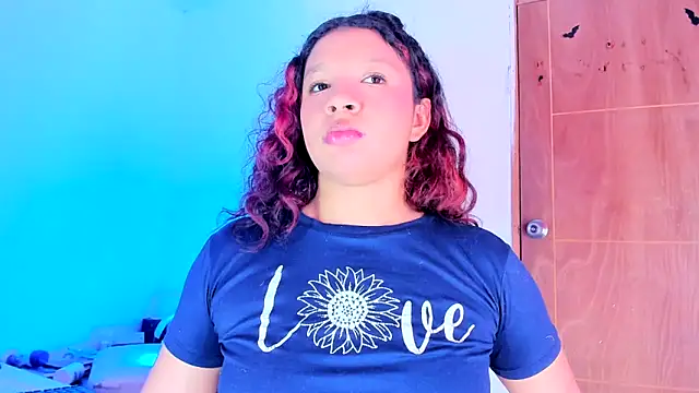 Snapshot of Emily_Coper18 chatting on 19, 4, 2026 Emily Coper18 online show from 19, 4, 2026
