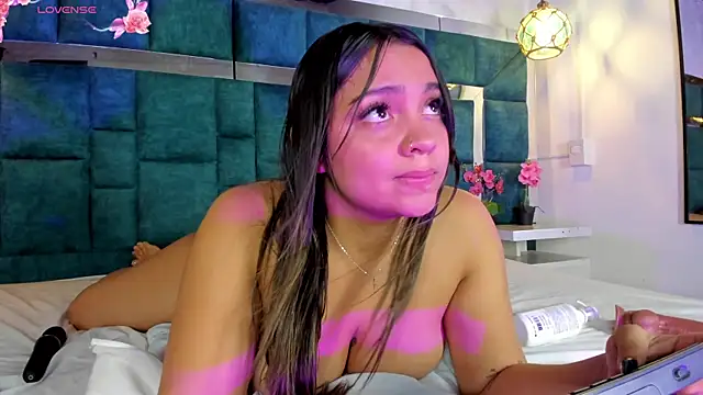 Snapshot of Abril_Gomez06 chatting on 14, 7, 2026 Abril Gomez06 online show from 14, 7, 2026