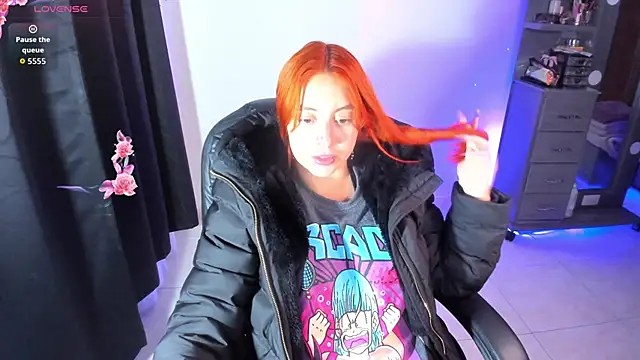 Snapshot of Violetaarey chatting on 9, 6, 2026 Violetaarey online show from 9, 6, 2026