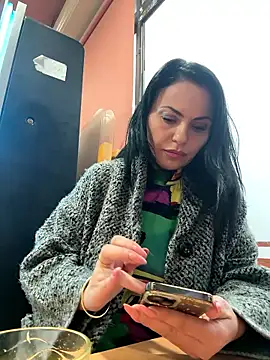 Snapshot of KimKelly13 chatting on 2, 2, 2026 KimKelly13 online show from 2, 2, 2026