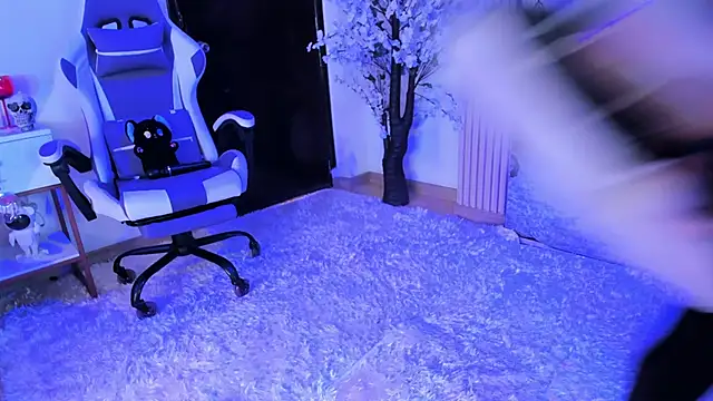 zephirahabney online show from 23, 2, 2025