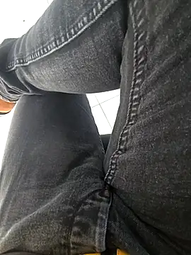 Snapshot of RIP_Curl chatting on 20, 11, 2025 RIP Curl online show from 20, 11, 2025