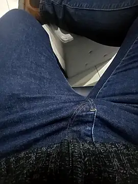 Snapshot of RIP_Curl chatting on 24, 11, 2025 RIP Curl online show from 24, 11, 2025