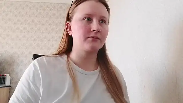 Anika Lipps online show from 6, 3, 2025