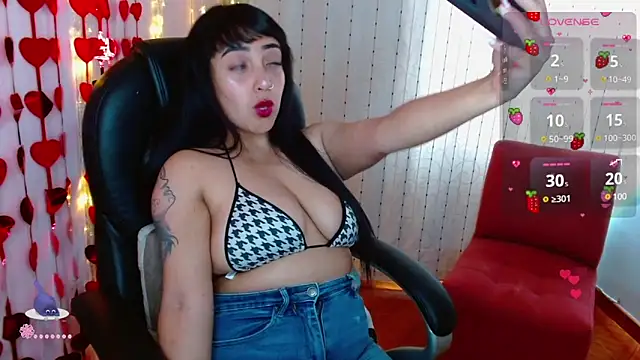 Snapshot of AmberGoddess_ chatting on 4, 3, 2025 AmberGoddess  online show from 4, 3, 2025