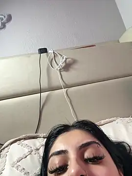 ThickerThanYoBitch online show from 18, 9, 2025