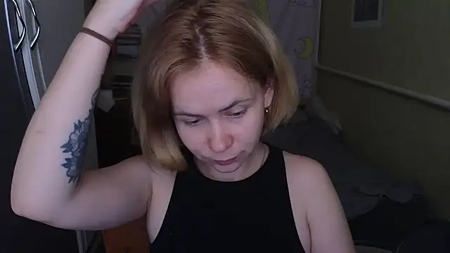 Snapshot of Riley_Roo chatting on 19, 5, 2026 Riley Roo online show from 19, 5, 2026