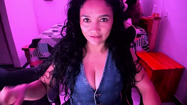 Snapshot of rayza_mature_154 chatting on 28, 4, 2026 rayza mature 154 online show from 28, 4, 2026