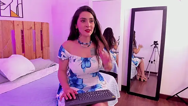Snapshot of emily_amaya chatting on 7, 7, 2026 emily amaya online show from 7, 7, 2026