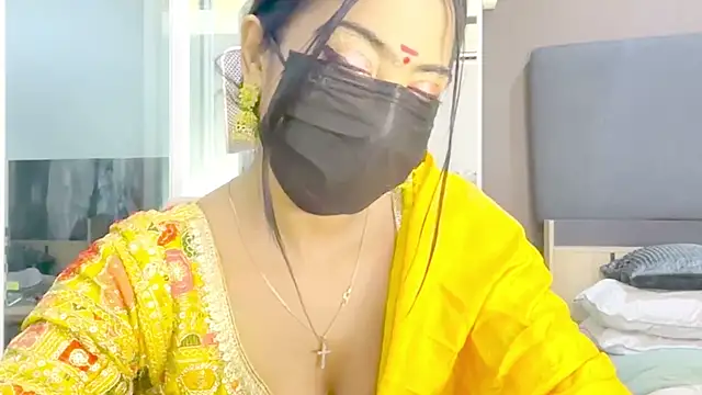 Snapshot of Monalisadon018 chatting on 17, 11, 2025 Monalisadon018 online show from 17, 11, 2025