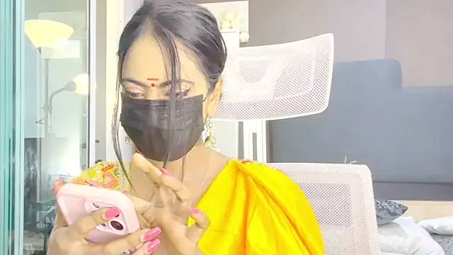 Snapshot of Monalisadon018 chatting on 23, 11, 2025 Monalisadon018 online show from 23, 11, 2025