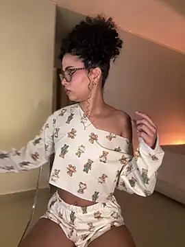 Lianh Benett online show from 14, 2, 2025